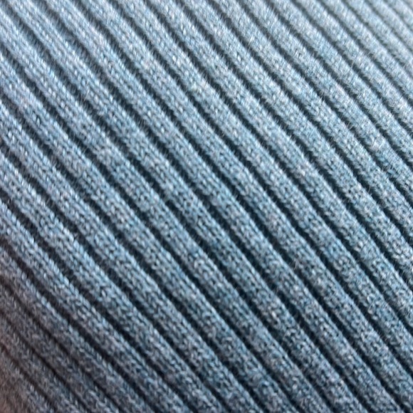 H&M turtleneck lightweight sweater - Picture 6 of 7